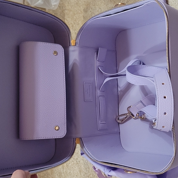 NWT Truly beauty makeup trunk with long shoulder handle - Picture 2 of 10